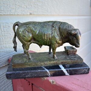 Humberto Peraza Bull Sculpture